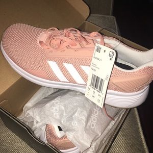 Women’s Adidas tennis shoes